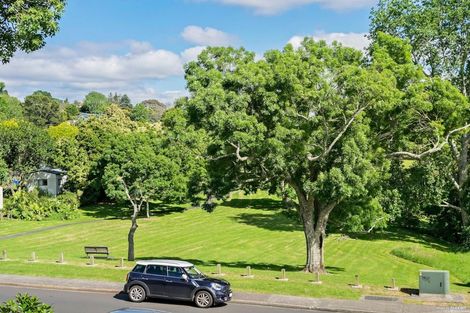 Photo of property in 19 Diana Drive, Glenfield, Auckland, 0627