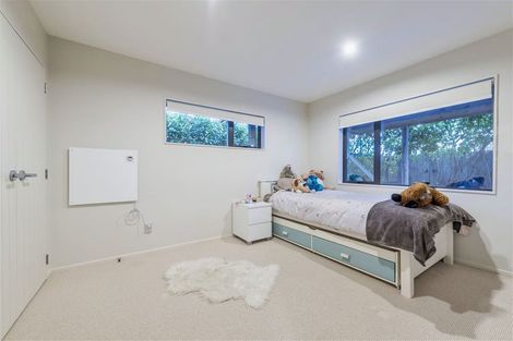 Photo of property in 137 Luckens Road, West Harbour, Auckland, 0618