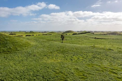 Photo of property in 22 Pungarehu Road, Pungarehu, 4685