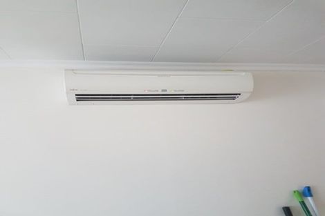 Photo of property in 12a Collingwood Court, Hokowhitu, Palmerston North, 4410