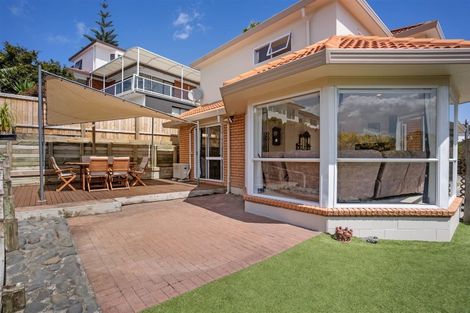 Photo of property in 2/2 Eske Place, Highland Park, Auckland, 2010