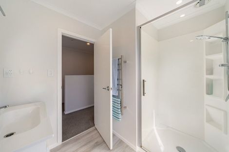 Photo of property in 5 Gloaming Lane, Wallaceville, Upper Hutt, 5018