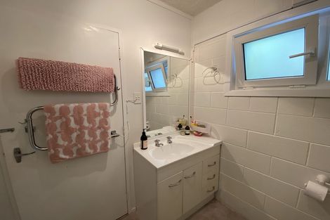 Photo of property in 2/219 Grant Road, Thorndon, Wellington, 6011