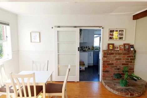 Photo of property in 8 Aplin Place, Birkdale, Auckland, 0626