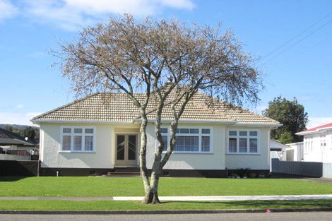 Photo of property in 74 Queenwood Road, Levin, 5510