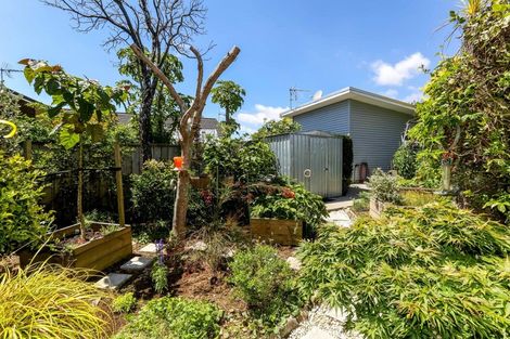 Photo of property in 14 Nursery Place, Westown, New Plymouth, 4310