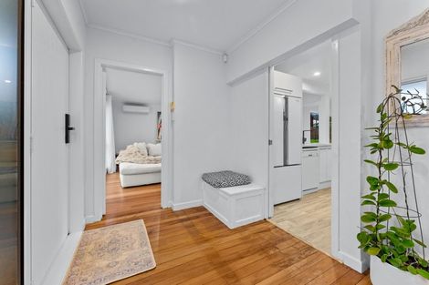 Photo of property in 37 Neptune Avenue, Beach Haven, Auckland, 0626