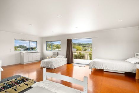 Photo of property in 15 The Crowsnest, Cooks Beach, Whitianga, 3591