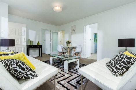 Photo of property in 2/765 Beach Road, Browns Bay, Auckland, 0630