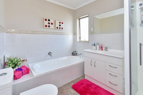 Photo of property in 27 Crossandra Drive, Mangere, Auckland, 2022