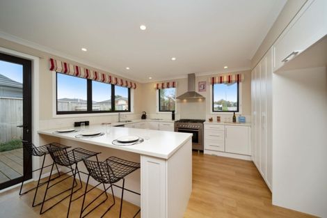 Photo of property in 7 Manurau Crescent, Merrilands, New Plymouth, 4312