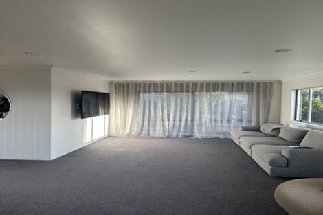 Photo of property in 2/840 Whangaparaoa Road, Manly, Whangaparaoa, 0930