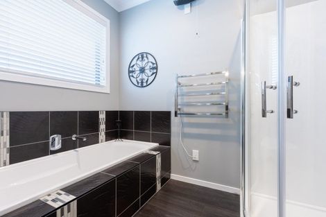 Photo of property in 14 Bridford Way, Paraparaumu, 5032