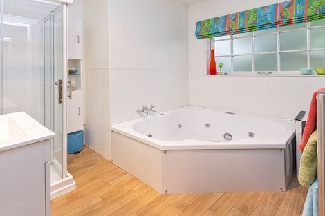 Photo of property in 12 Hemsway Place, Sunnyhills, Auckland, 2010