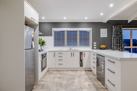 Photo of property in 19 Meridian Grove, Kelvin Grove, Palmerston North, 4414