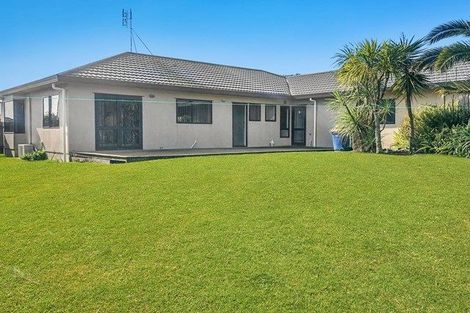 Photo of property in 44 Bluebird Crescent, Unsworth Heights, Auckland, 0632