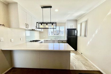 Photo of property in 21 Stitchbird Crescent, Papakura, 2110