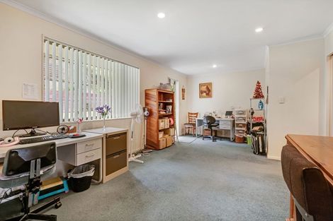 Photo of property in 5 Ian Marwick Place, Birkenhead, Auckland, 0626