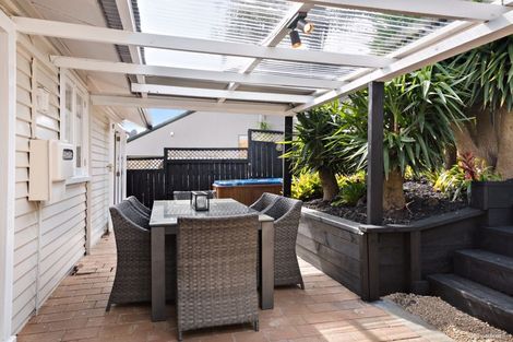 Photo of property in 1/50 Glencoe Road, Browns Bay, Auckland, 0630