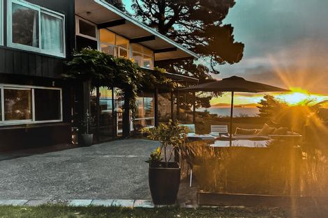 Photo of property in 11 Richmond Road, Mahina Bay, Lower Hutt, 5013