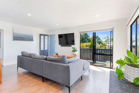 Photo of property in 10 Amery Place, West Harbour, Auckland, 0618