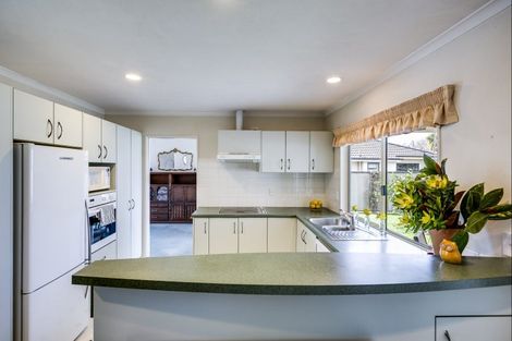 Photo of property in 19 Addington Place, Taradale, Napier, 4112