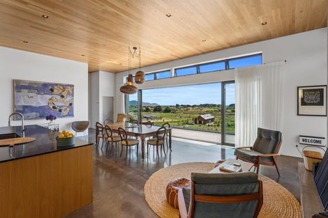 Photo of property in 80 Harakeke Road, Te Horo, Otaki, 5581