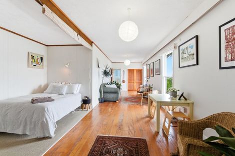 Photo of property in 427 Karaka Bay Road, Karaka Bays, Wellington, 6022