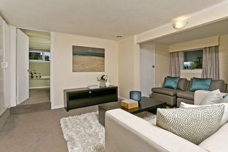 Photo of property in 1 Lynn Road, Bayview, Auckland, 0629