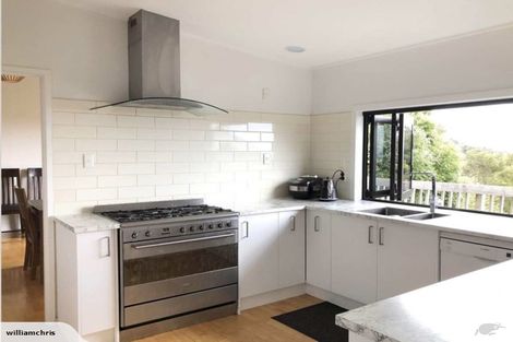 Photo of property in 947 East Coast Road, Torbay, Auckland, 0630