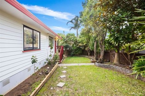 Photo of property in 12 Wren Place, Unsworth Heights, Auckland, 0632