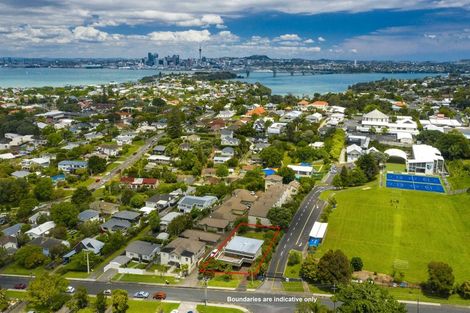 Photo of property in 51 Gladstone Road, Northcote, Auckland, 0627