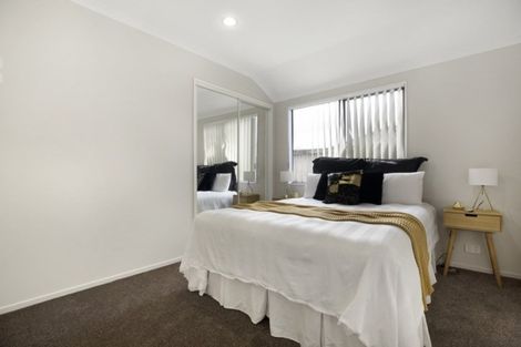 Photo of property in 17 Magic Way, Randwick Park, Auckland, 2105