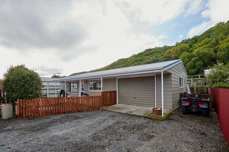 Photo of property in 34a Kotare Place, South Bay, Kaikoura, 7300