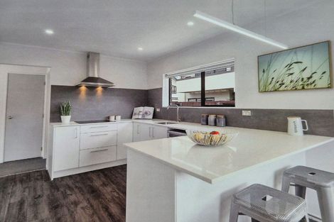 Photo of property in 2/26a Eastern Road, Eastern Beach, Auckland, 2012