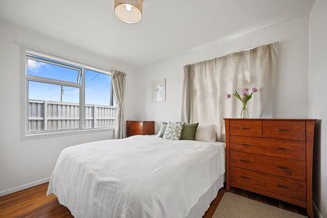 Photo of property in 15 Moffat Road, Red Beach, 0932