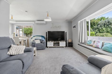 Photo of property in 42 Resolution Road, Welcome Bay, Tauranga, 3112