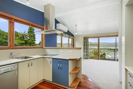 Photo of property in 94a Dowse Drive, Maungaraki, Lower Hutt, 5010