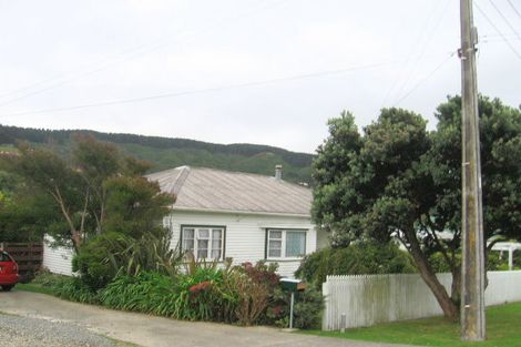 Photo of property in 26 Ngatitoa Street, Tawa, Wellington, 5028