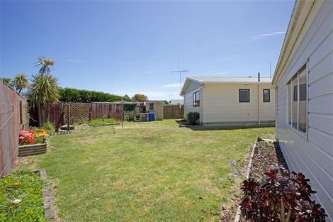 Photo of property in 11 Simcox Street, Otaki Beach, Otaki, 5512