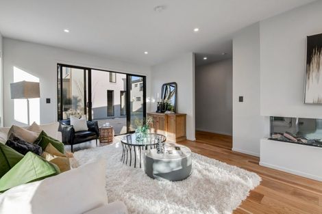 Photo of property in 18b The Esplanade, Eastern Beach, Auckland, 2012