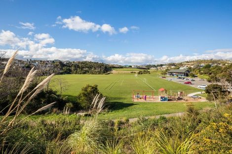 Photo of property in 16 Albatross Close, Whitby, Porirua, 5024