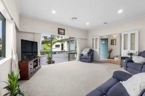 Photo of property in 16 Sherwood Grove, Northcross, Auckland, 0630