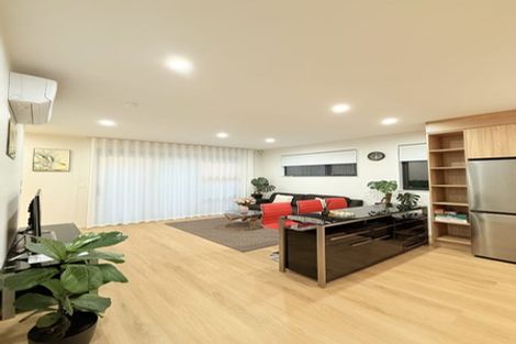 Photo of property in 584e Beach Road, Rothesay Bay, Auckland, 0630