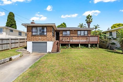 Photo of property in 25 Dundale Avenue, Blockhouse Bay, Auckland, 0600