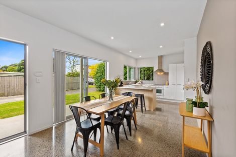 Photo of property in 2b Peachgrove Road, Te Atatu Peninsula, Auckland, 0610