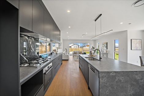 Photo of property in 1 Ritetai Street, Clarks Beach, 2122