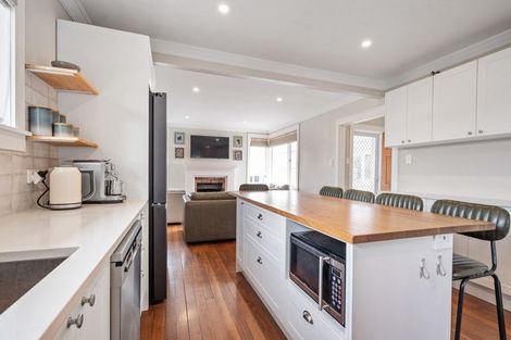 Photo of property in 53 Awaroa Road, Sunnyvale, Auckland, 0612