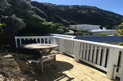 Photo of property in 147 Breaker Bay Road, Breaker Bay, Wellington, 6022