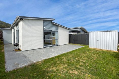 Photo of property in 12 Buddle Road, Wallaceville, Upper Hutt, 5018